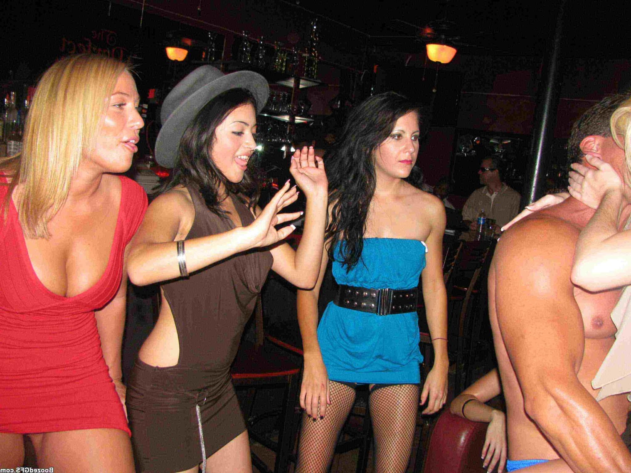 16P A lot of pretty girls getting gaped at hardcore club party
