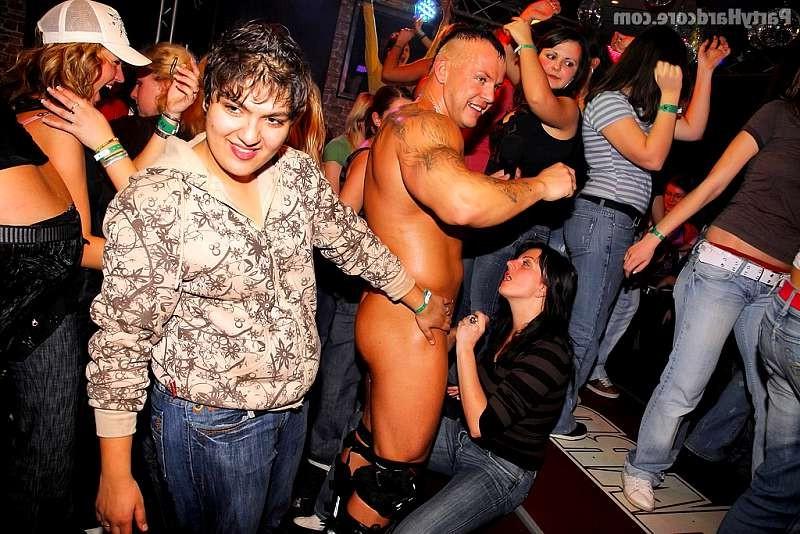 20P Teen clubbers first experience with porn in public