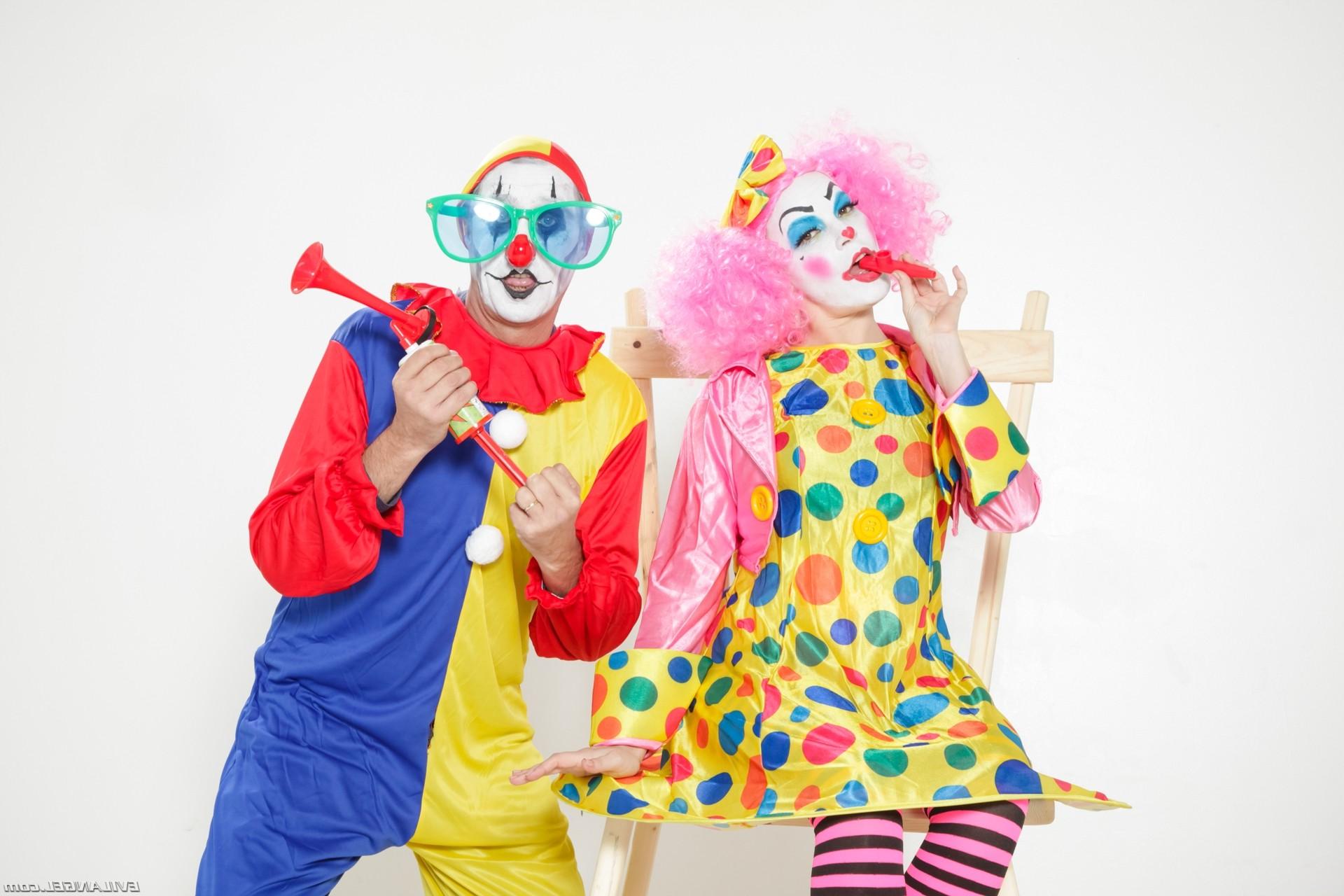15P Dana Vespoli and clowns