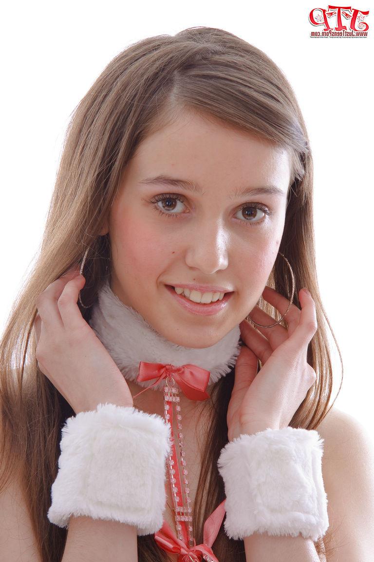 20P Excited teen seductress