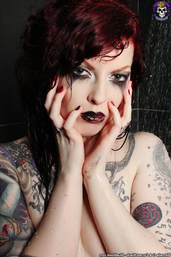 15P Wet Shower Time with Tattooed Redhead Penny Poison