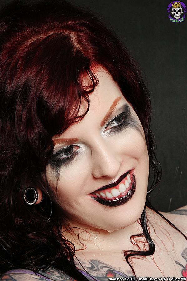 15P Wet Shower Time with Tattooed Redhead Penny Poison