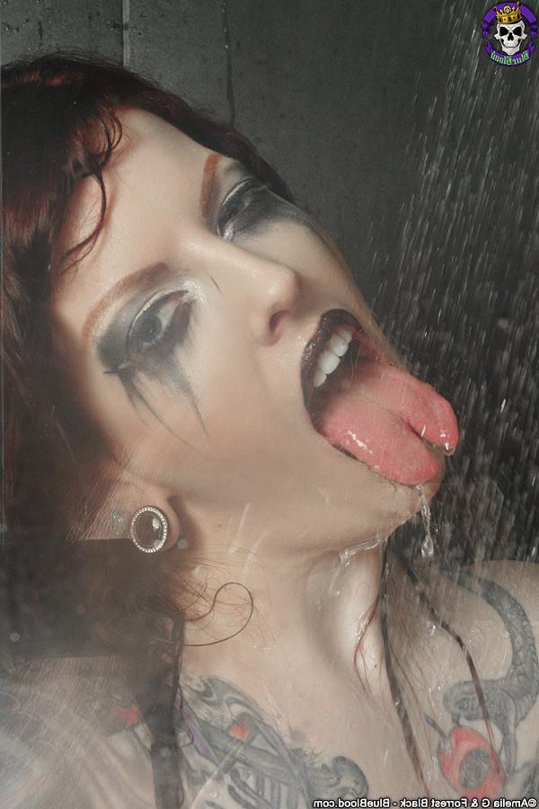 15P Wet Shower Time with Tattooed Redhead Penny Poison