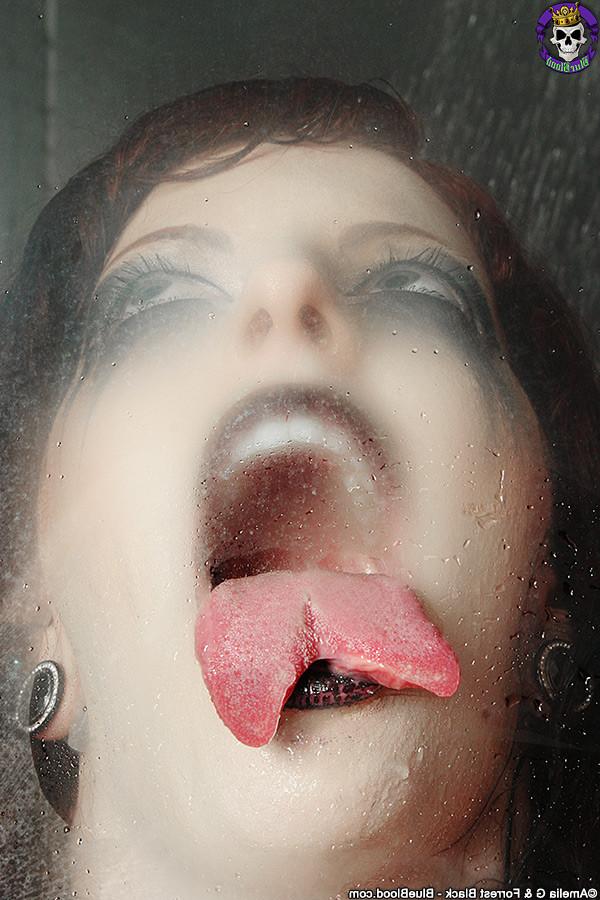 15P Wet Shower Time with Tattooed Redhead Penny Poison