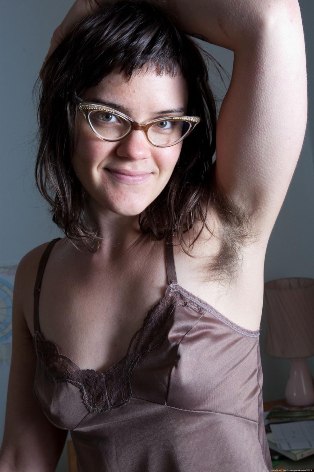 15P Hairy nude amateur Mona spreading furry pussy