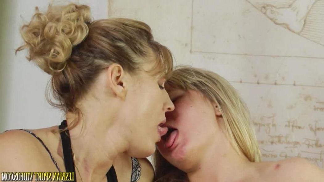15P Curvy lesbian gymnast trained and fingered