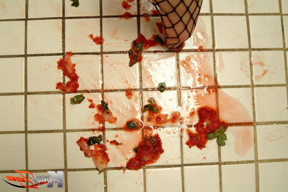 15P Kinky smashes strawberries with her feet in a fishnet body glove
