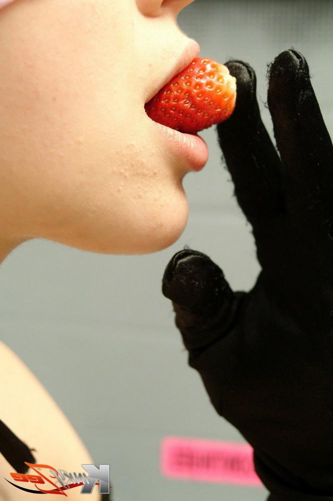 15P Kinky smashes strawberries with her feet in a fishnet body glove