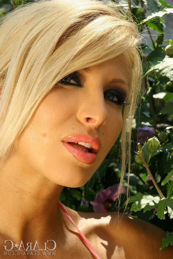 15P Clara G great fisting in garden