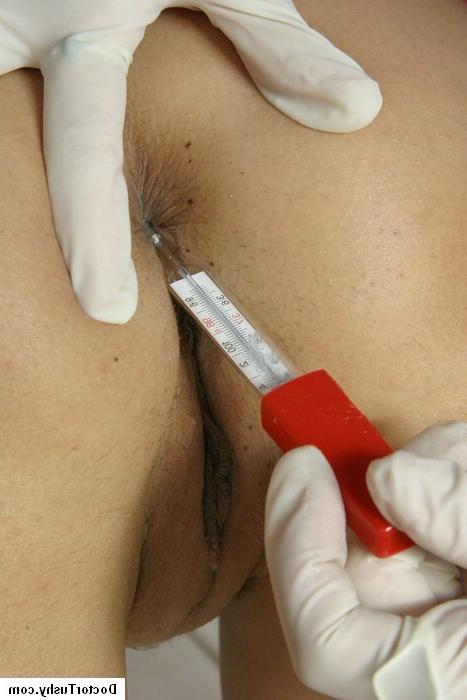 16P nurse doing a medical exam