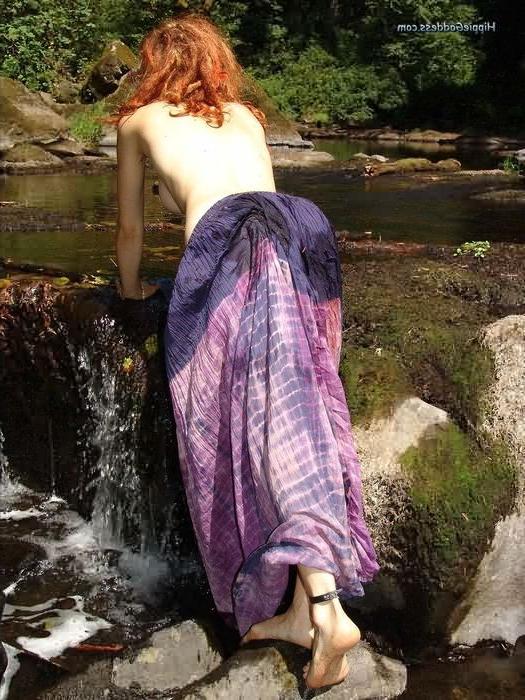 15P Hairy Bare Foot Nudist Dangling Her Toes in Stream