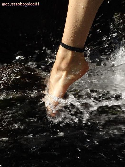 15P Hairy Bare Foot Nudist Dangling Her Toes in Stream