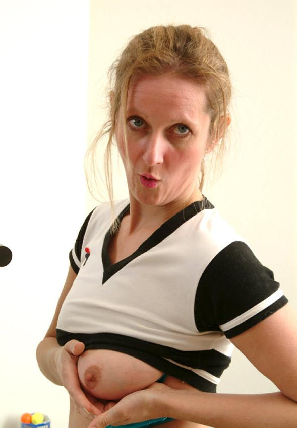 20P Pigtailed blond mature naked in gym