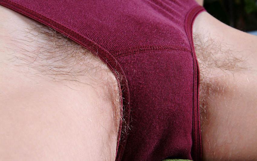 20P Blond teen beauty showing hairy pit
