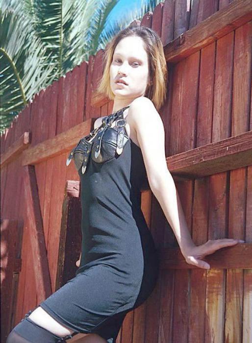 20P Blond teen showin upskirt in public