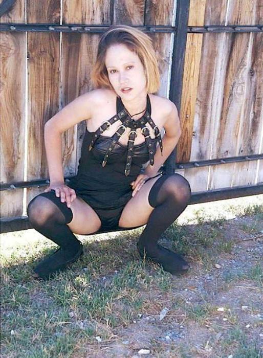 20P Blond teen showin upskirt in public