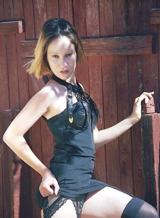 20P Blond teen showin upskirt in public