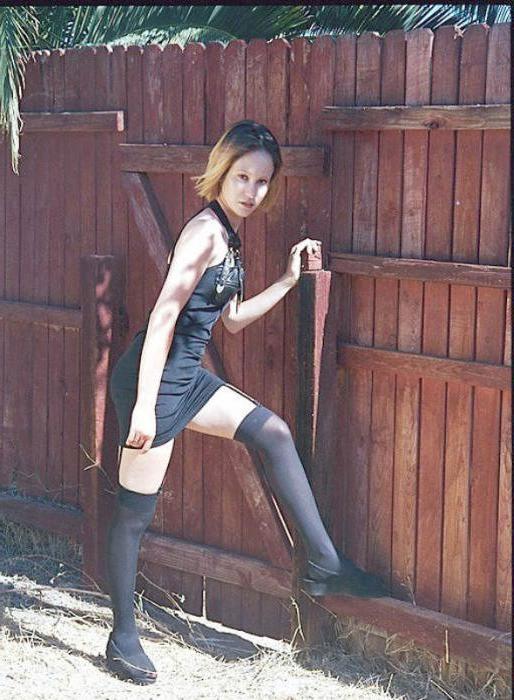 20P Blond teen showin upskirt in public