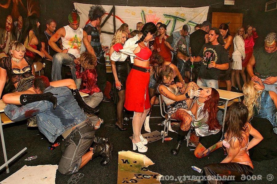16P Wild mad sex party in underground club