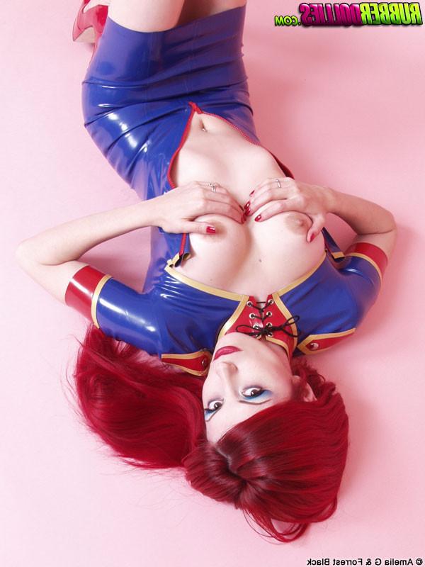 16P sexy redhead babe posing in latex
