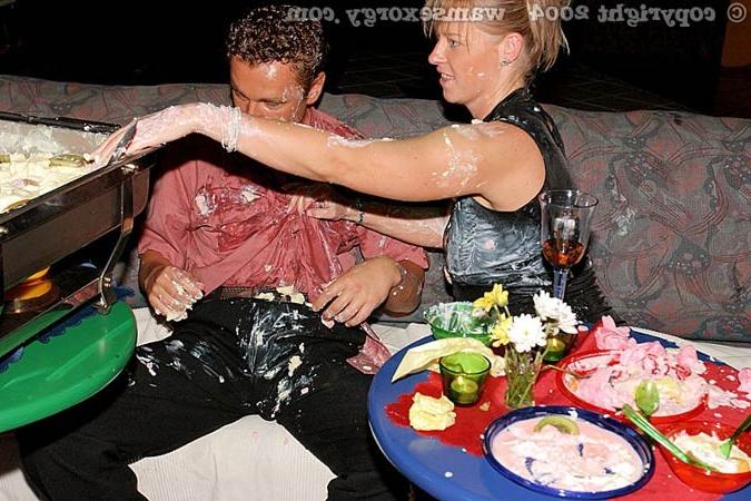 16P Huge drunk food and sex party in nightclub