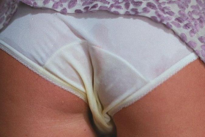 16P Drunk club slut pees her panties