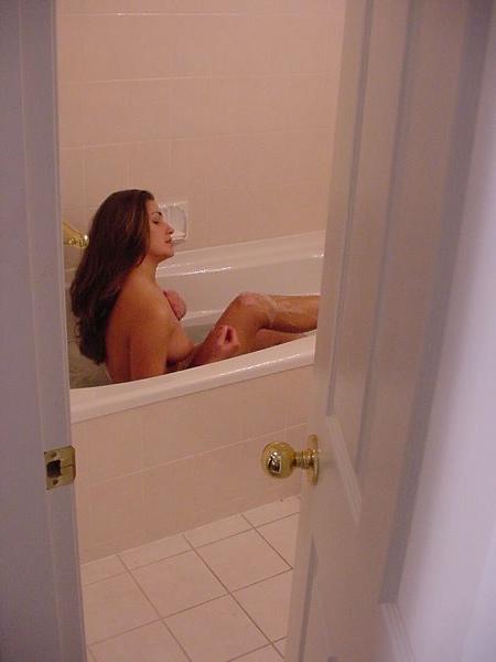 17P Voyeur watching babe in bathtub
