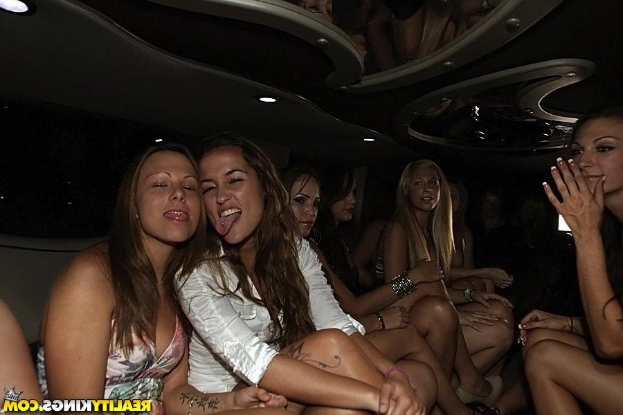 16P Diamond Kitty wird beim Tanzen in einem VIP-Club gefickt