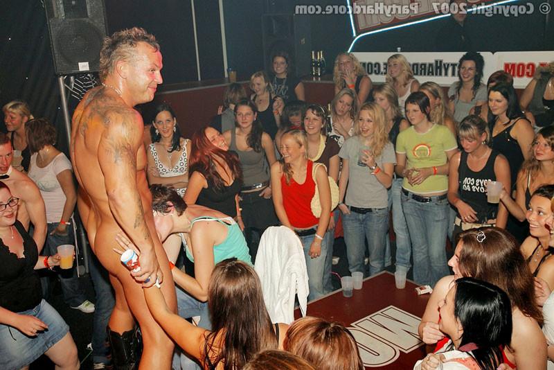 16P Drunk amateur women fucked at male stripclub