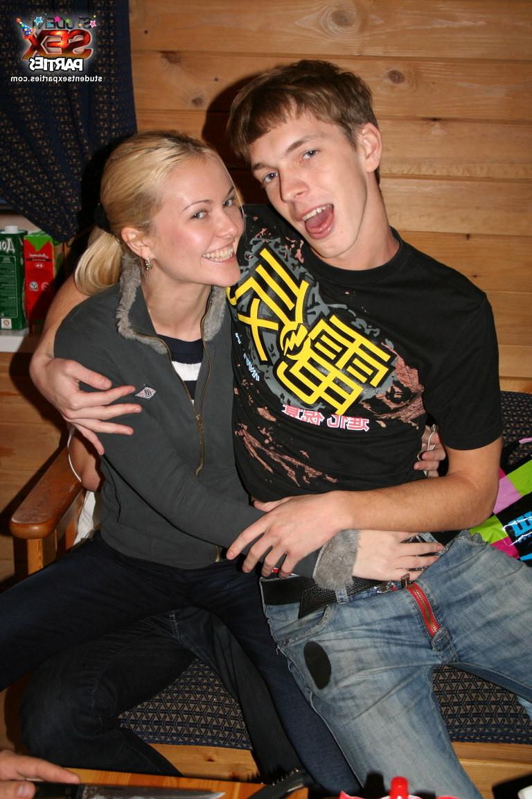 16P Drunk college students fucking at party