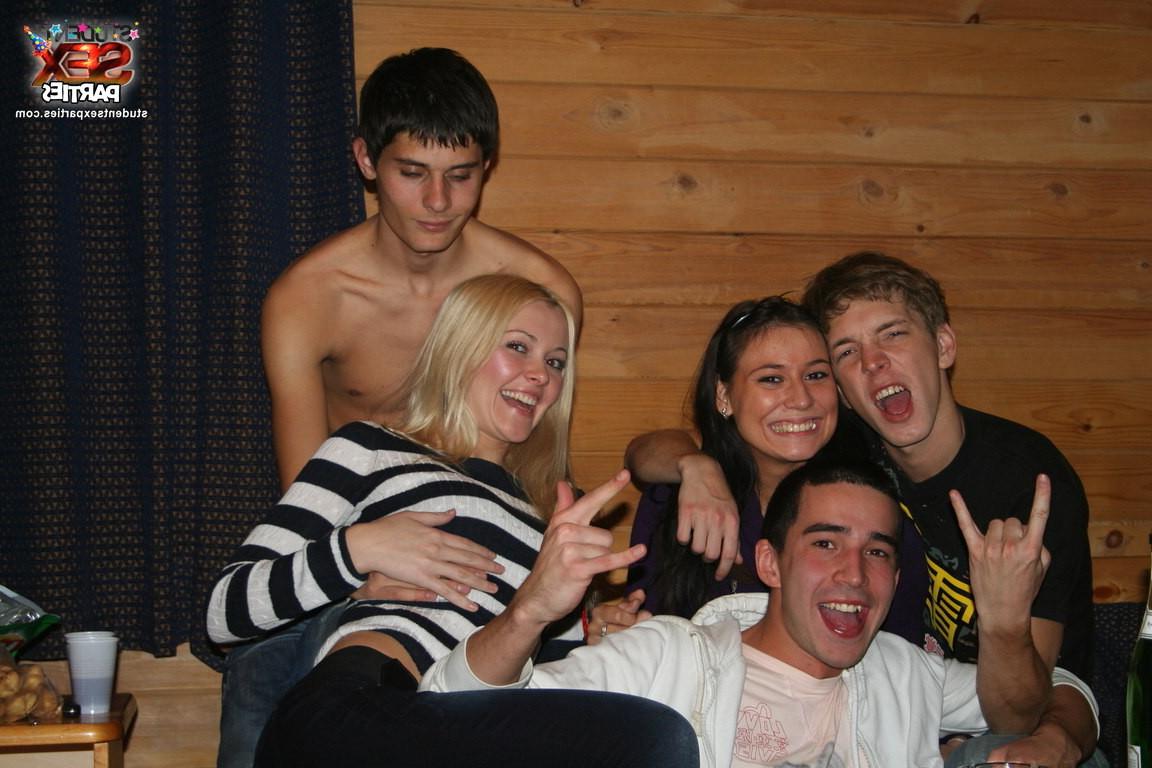 16P Drunk college students fucking at party