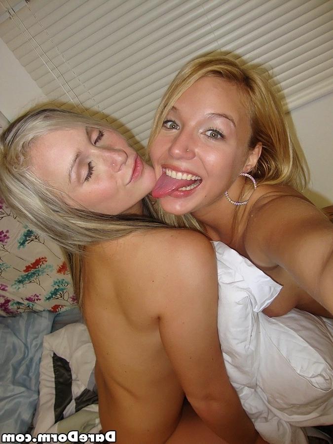16P Fucking college girls go crazy in the boys dorm