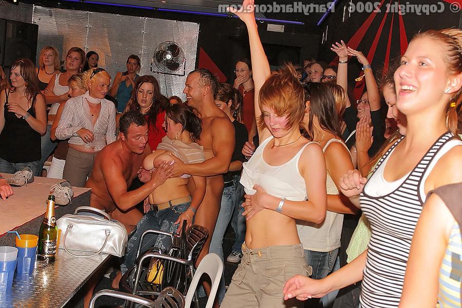 16P PARTY HARDCORE :: Drunken girls go crazy on hardcore party and suck big cocks