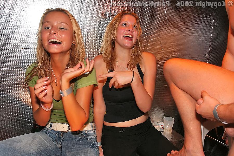 16P PARTY HARDCORE :: Drunken girls go crazy on hardcore party and suck big cocks