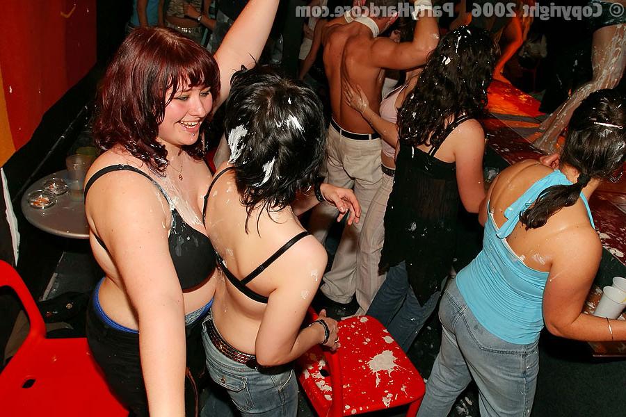 16P :: PARTY HARDCORE :: Drunken housewives enjoy creamed strippers cocks