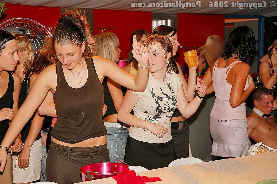 16P Party Hardcore :: Naughty drunken girls give awesome blowjob on the party