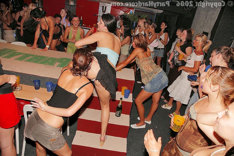 16P PARTY HARDCORE :: Drunken girls go insane for hot male strippers