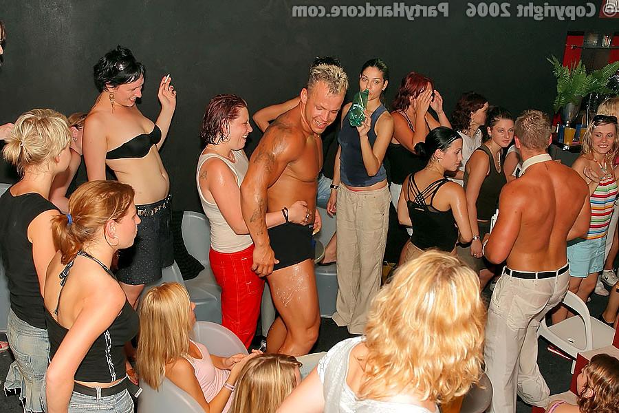 16P PARTY HARDCORE :: Drunken girls go insane for hot male strippers