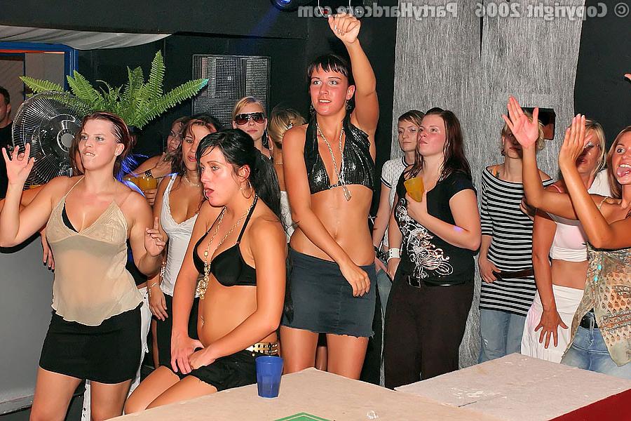 16P PARTY HARDCORE :: Drunken girls go insane for hot male strippers