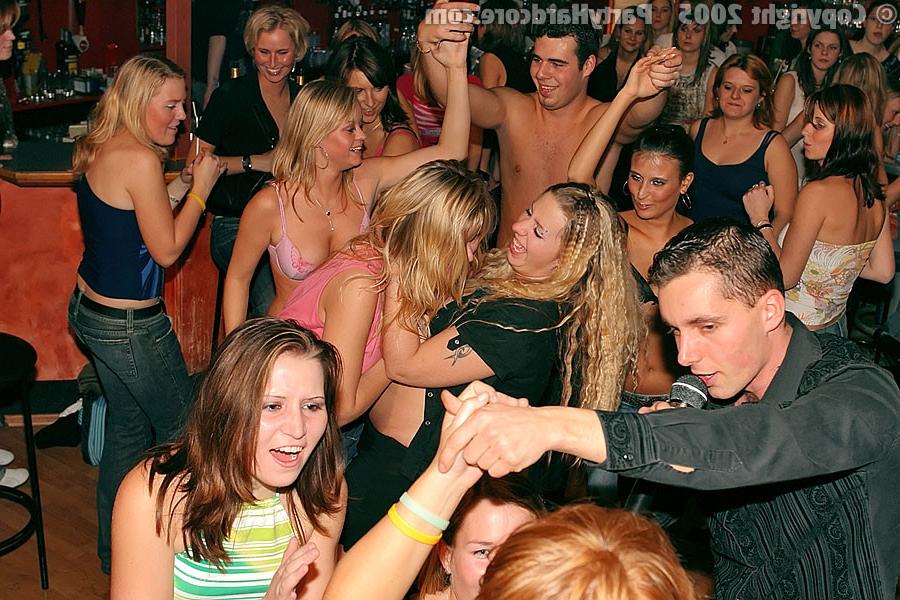 16P PARTY HARDCORE :: Naughty housewives give amazing blowjob in club