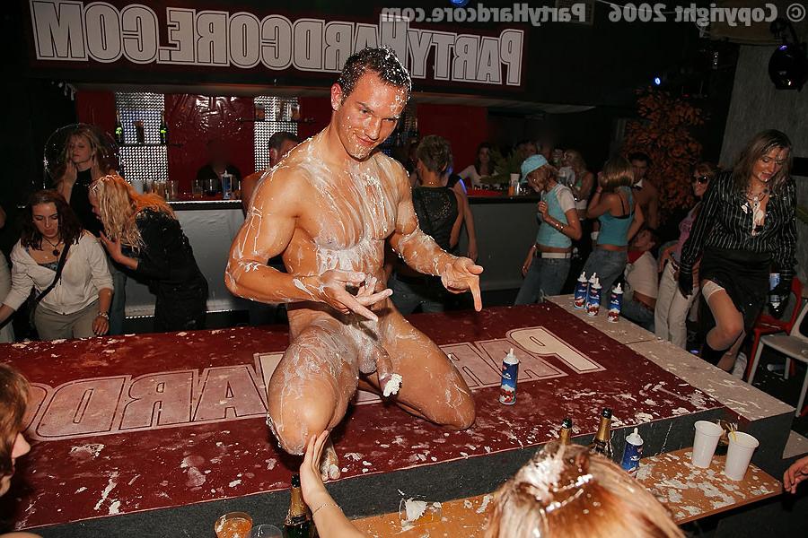 16P PARTY HARDCORE :: Creamed muscular strangers seducing naughty girls in club