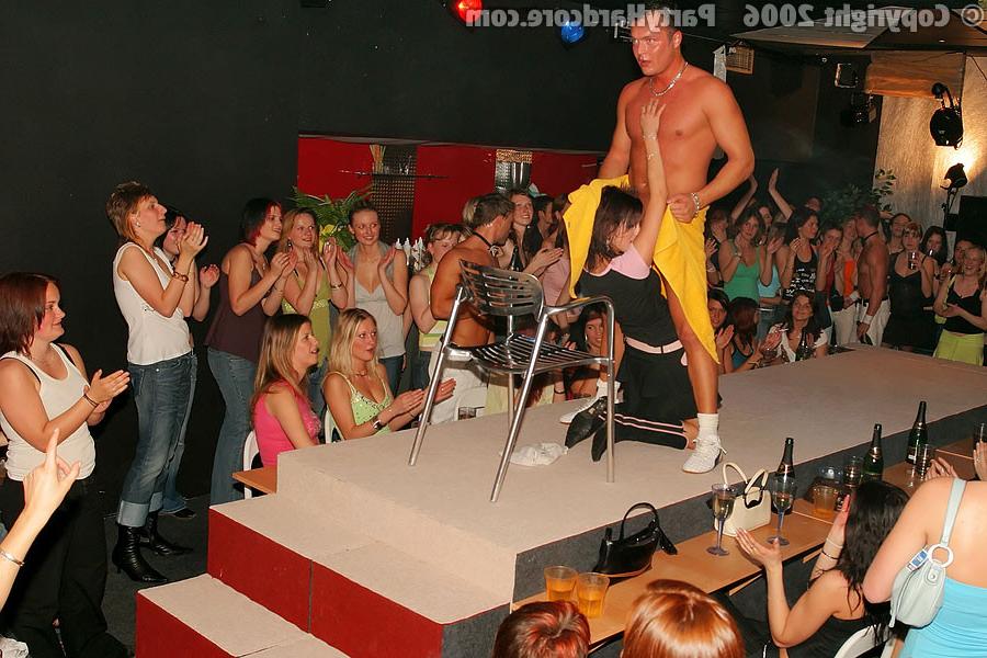 16P :: PARTY HARDCORE :: Horny drunken women enjoy strippers dick in the club