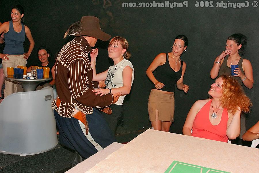 16P :: PARTY HARDCORE :: Male strippers with big cocks seduce drunken girls in the c
