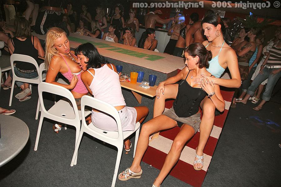 16P :: PARTY HARDCORE :: Male strippers with big cocks seduce drunken girls in the c