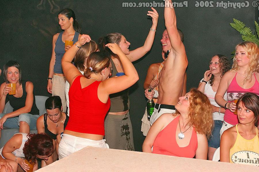 16P :: PARTY HARDCORE :: Male strippers with big cocks seduce drunken girls in the c