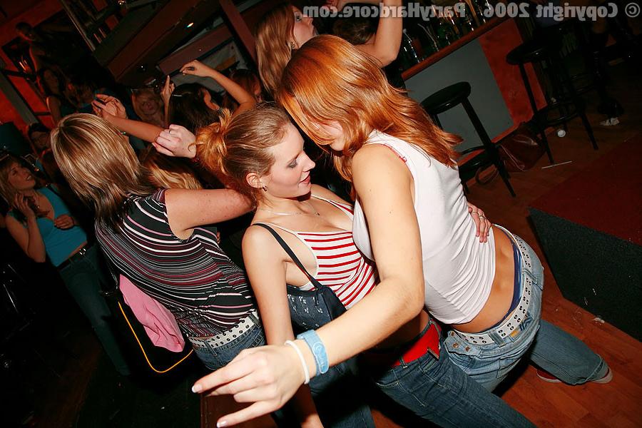 16P Party Hardcore :: Hot girls in unbelievable hardcore party in the nighclub