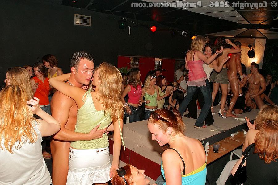 16P :: PARTY HARDCORE :: Crazy girls hunting for cock on the hardcore party