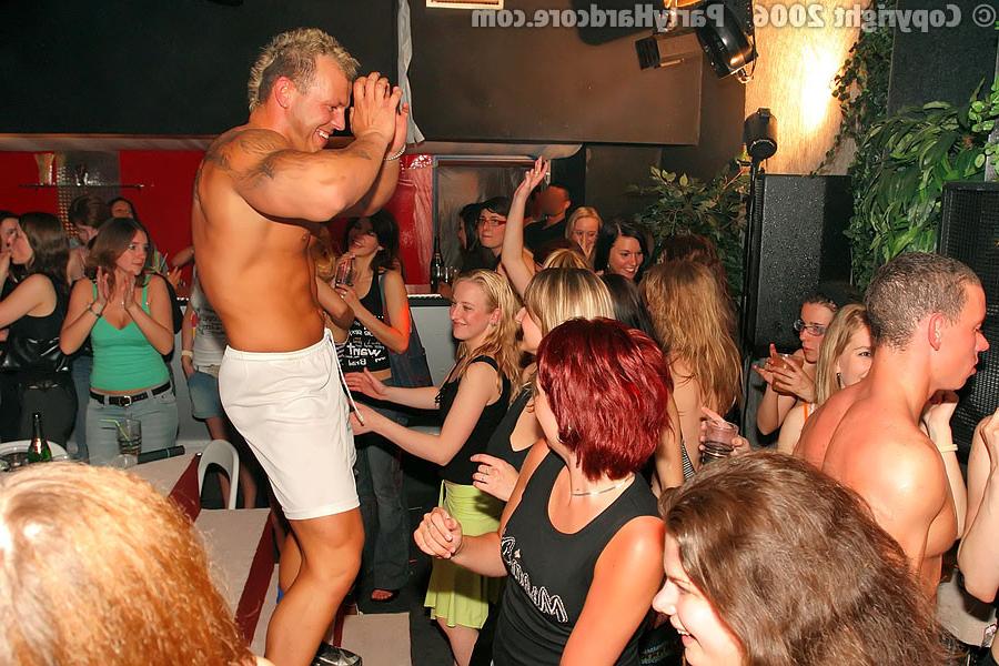 16P PARTY HARDCORE :: Muscular guys seduce and fuck drunken horny girls in the club