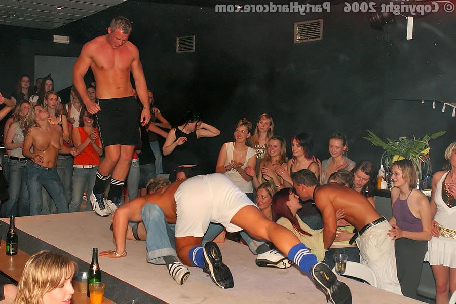 16P PARTY HARDCORE :: Drunk soccer players seduce chicks in the disco club