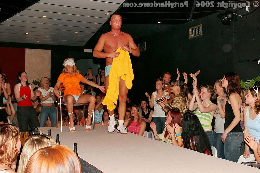 16P :: PARTY HARDCORE :: Lucky male stripper seduces drunken girls in the nightclub